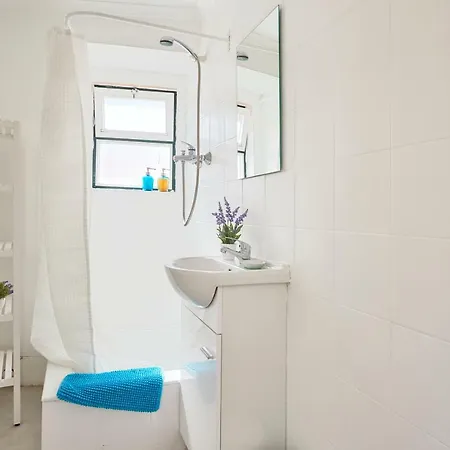 Alfama Light-filled Apartment, By Timecooler