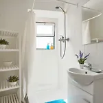 Alfama Light-filled Apartment, By Timecooler Лиссабон