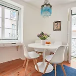 Апартаменты Alfama Light-filled Apartment, By Timecooler Лиссабон