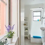 Alfama Light-filled Apartment, By Timecooler * Лиссабон