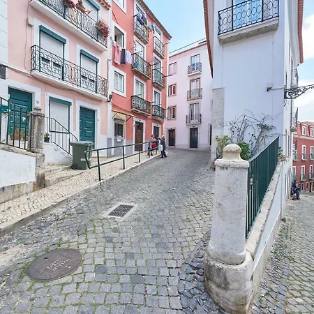 Alfama Light-filled Apartment, By Timecooler * Лиссабон