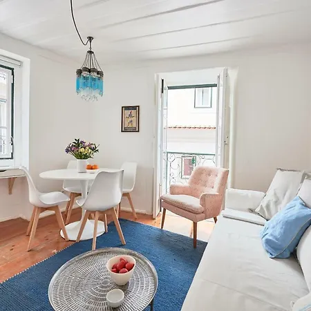 Alfama Light-filled Apartment, By Timecooler Appartement *