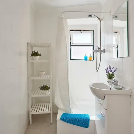 Appartement Alfama Light-filled Apartment, By Timecooler