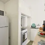 Alfama Light-filled Apartment, By Timecooler Apartamento *