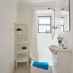 Apartamento Alfama Light-filled Apartment, By Timecooler