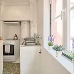 Alfama Light-filled Apartment, By Timecooler Lisboa