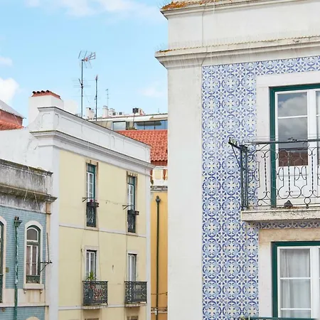 Alfama Light-filled Apartment, By Timecooler Lissabon