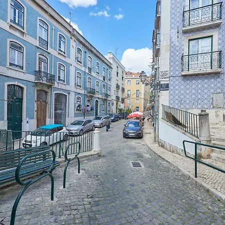 Alfama Light-filled Apartment, By Timecooler Appartement *