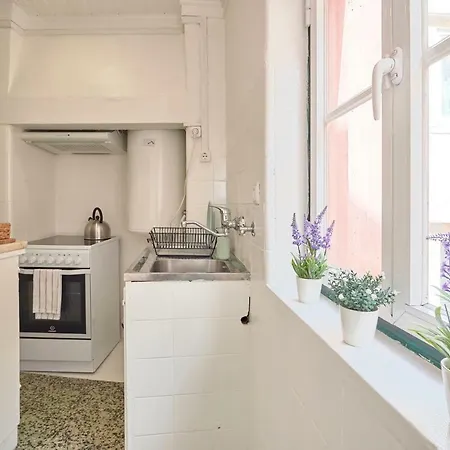 Alfama Light-filled Apartment, By Timecooler Lisboa